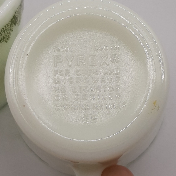Vintage Pyrex Coffee Cup Mug Milk Glass Green Crazy Daisy Spring Blossom Pair - Picture 6 of 6